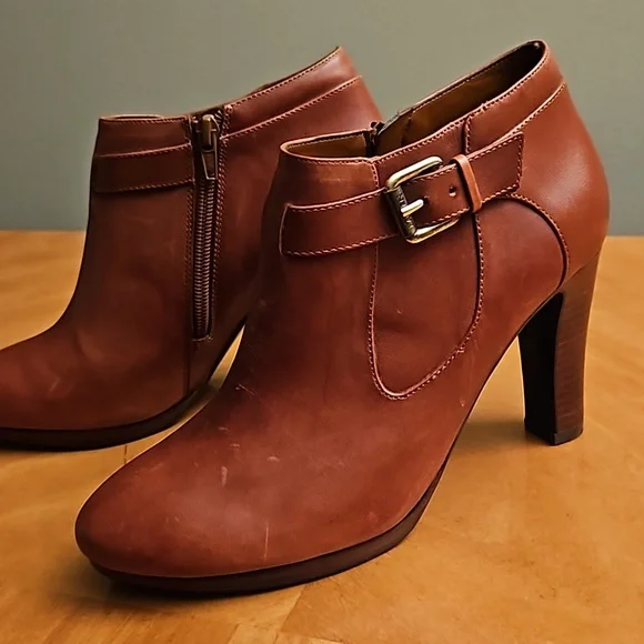 Designer Leather Booties! NWOT. Gorgeous Autumn caramel color. Size 7 1/2 - Picture 2 of 8